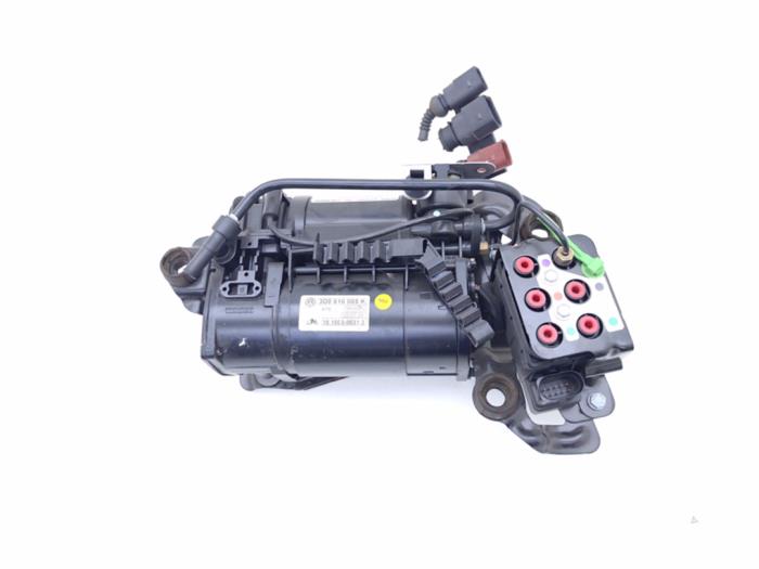Begagnade Luftpump (fjädring) Volkswagen Phaeton (3D) 5.0 V10 TDI 4Motion Pris € 195,00 Marginaltabell erbjuds av Automaterialen Ronald Morien B.V.