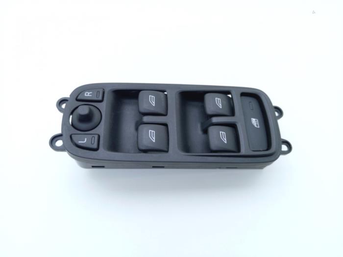 Usados Interruptor de ventanilla eléctrica Volvo V50 (MW) 1.6 D2 16V Precio € 29,00 Norma de margen ofrecido por Automaterialen Ronald Morien B.V.