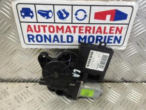 Gebrauchte Fenstermotor Tür Volvo V50 (MW) 1.6 D2 16V Preis € 30,00 Margenregelung angeboten von Automaterialen Ronald Morien B.V.