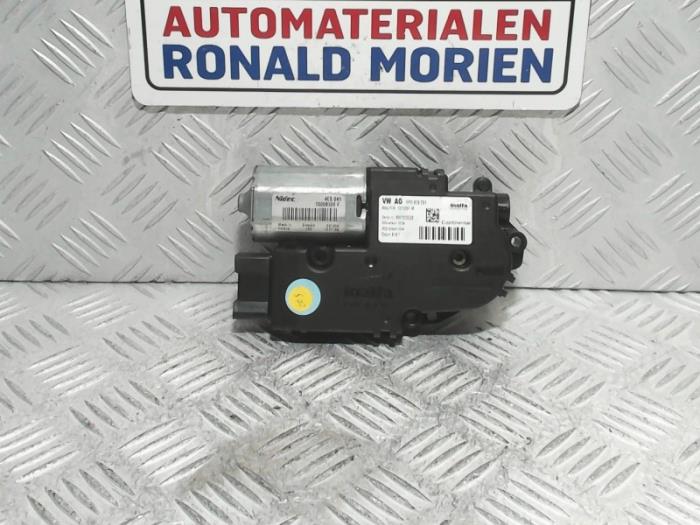 Używane Silnik szyberdachu Volkswagen Passat CC (357) 2.0 TDI 16V 135 Cena € 35,00 Procedura marży oferowane przez Automaterialen Ronald Morien B.V.