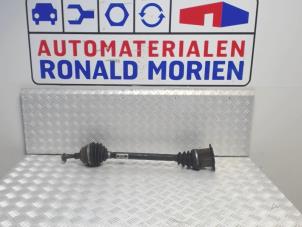 Usagé Arbre de transmission avant gauche Audi A8 (D3) 3.0 TDI V6 24V Quattro Prix € 75,00 Règlement à la marge proposé par Automaterialen Ronald Morien B.V.