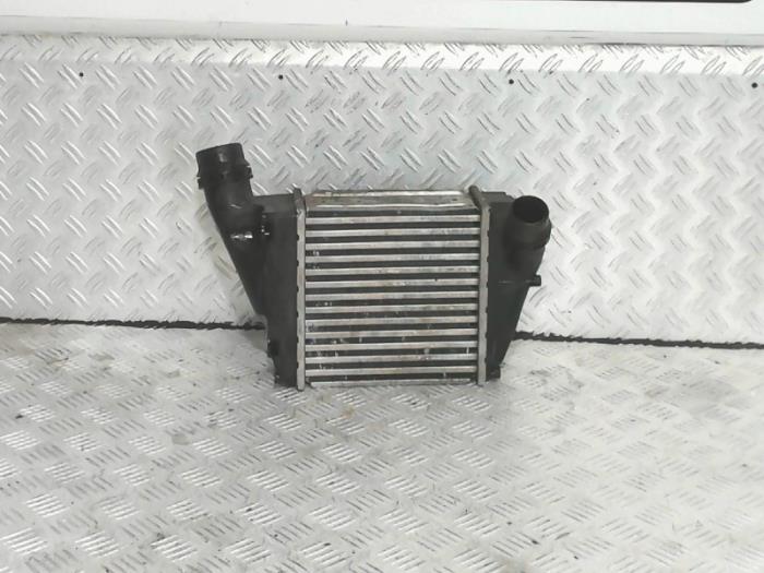 Usados Intercooler Renault Twingo II (CN) 1.5 dCi 90 FAP Precio € 70,00 Norma de margen ofrecido por Automaterialen Ronald Morien B.V.