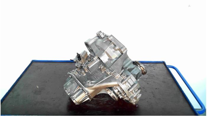 Gearbox from a Volkswagen Touran (1T1/T2) 1.6 FSI 16V 2004