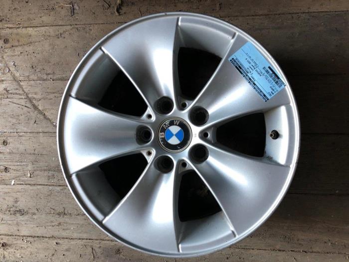 Wheel from a BMW 3 serie Touring (E91) 318d 16V 2007