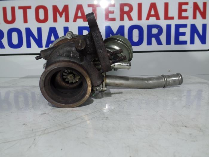 Turbo van een Opel Corsa D 1.3 CDTi 16V ecoFLEX 2012