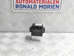 Used Heater resistor Renault Twingo II (CN) 1.2 16V Price € 10,00 Margin scheme offered by Automaterialen Ronald Morien B.V.