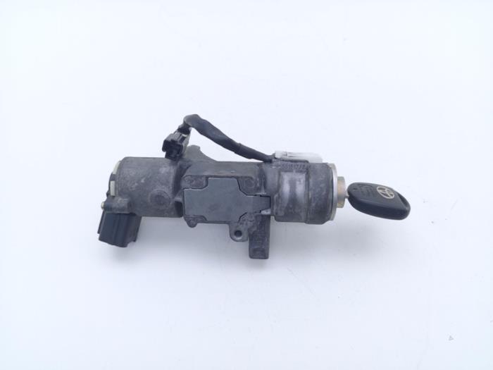 Used Ignition lock + computer Toyota Avensis Wagon (T25/B1E) 2.2 D-4D 16V D-CAT Price € 49,00 Margin scheme offered by Automaterialen Ronald Morien B.V.