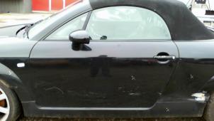 Usados Puerta 2 puertas izquierda Audi TT Roadster (8N9) 1.8 T 20V Quattro Precio € 70,00 Norma de margen ofrecido por Automaterialen Ronald Morien B.V.