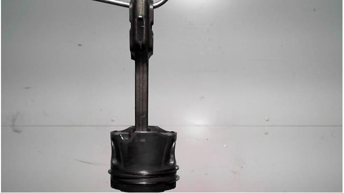 Piston d'un Opel Astra J Sports Tourer (PD8/PE8/PF8) 2.0 CDTI 16V 165 2013