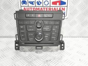 Usagé Panneau commande radio Opel Zafira Tourer (P12) 1.6 CDTI 16V ecoFLEX 136 Prix € 65,00 Règlement à la marge proposé par Automaterialen Ronald Morien B.V.