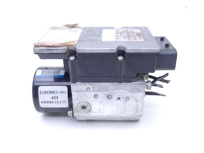 Usagé Bloc ABS Opel Signum (F48) 1.9 CDTI 16V Prix € 35,00 Règlement à la marge proposé par Automaterialen Ronald Morien B.V.