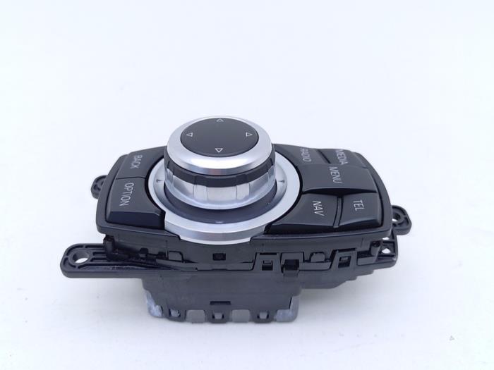 Usagé Panneau de commandes navigation BMW 3 serie (F30) 320d 2.0 16V Prix € 65,00 Règlement à la marge proposé par Automaterialen Ronald Morien B.V.