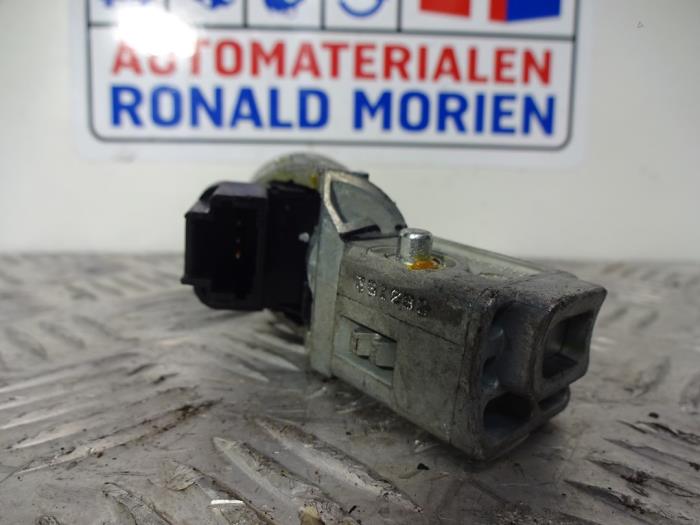 Ignition lock + key from a Citroën C3 (SC) 1.4 HDi 2013