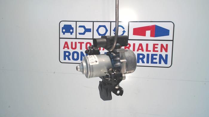 Brake servo vacuum pump from a Audi A3 (8V1/8VK) 1.4 TFSI 16V 2015