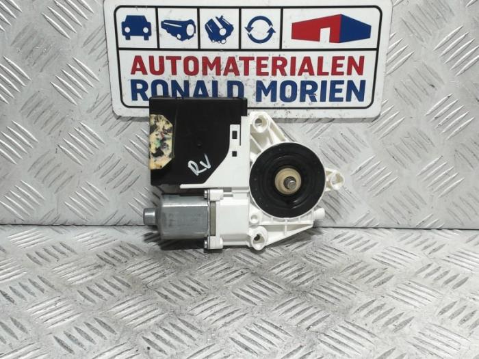 Fenstermotor Tür van een Volkswagen Passat (362) 2.0 TDI 16V 140 2014