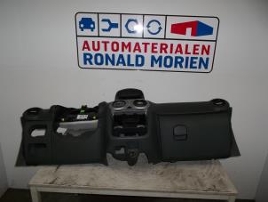 Gebrauchte Armaturenbrett Opel Corsa Preis auf Anfrage angeboten von Automaterialen Ronald Morien B.V.