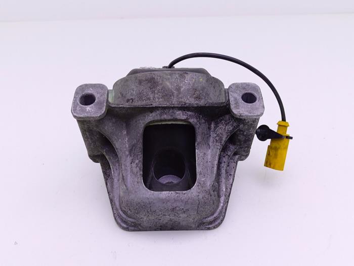 Used Engine mount Audi Q5 (8RB) 2.0 TDI 16V Quattro Price € 55,00 Margin scheme offered by Automaterialen Ronald Morien B.V.