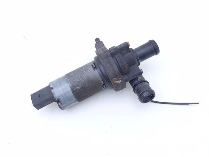Begagnade Extra vattenpump Volkswagen LT II 28/31/35 2.5 TDi Pris € 25,00 Marginaltabell erbjuds av Automaterialen Ronald Morien B.V.