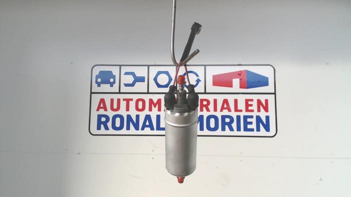Electric fuel pump from a Volkswagen Transporter T5 2.0 TDI BlueMotion 2011