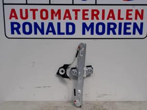 Używane Mechanizm szyby prawej przedniej wersja 4-drzwiowa Ford Fiesta 6 (JA8) Cena € 50,00 Procedura marży oferowane przez Automaterialen Ronald Morien B.V.