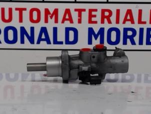 Used Master cylinder Volkswagen Transporter T5 2.0 BiTDI DRF Price on request offered by Automaterialen Ronald Morien B.V.