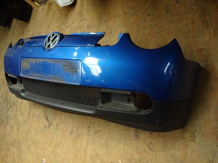 Front bumper from a Volkswagen Lupo (6X1) 1.2 TDI 3L 2003