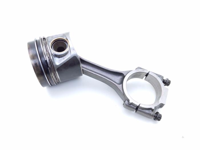Usados Pistón Audi A4 Precio € 114,95 IVA incluido ofrecido por Automaterialen Ronald Morien B.V.