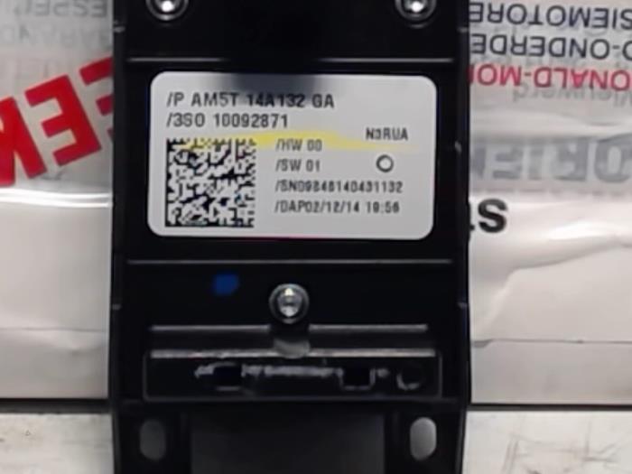 Interruptor de ventanilla eléctrica de un Ford Fiesta 6 (JA8) 1.6 TDCi 16V ECOnetic 2014