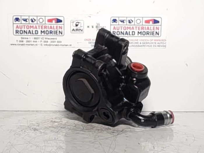 Power steering pump from a Ford Transit 2.4 TDCi 16V 2009