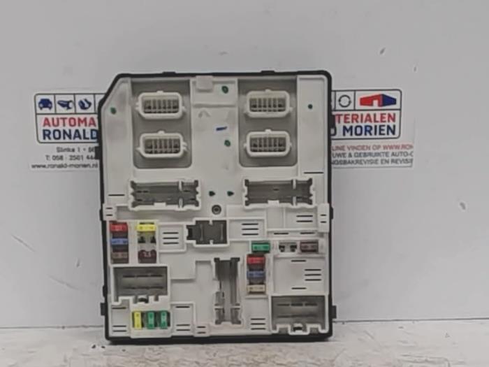 Fuse box Renault Megane III Berline 1.5 dCi 110 284B62069R LEAR