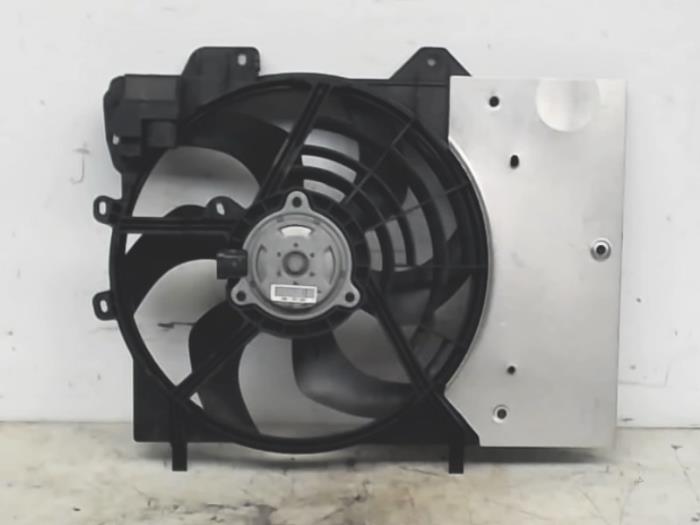 Cooling fans from a Peugeot 208 I (CA/CC/CK/CL) 1.4 HDi 2013