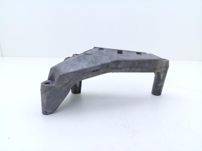 Used Engine mount Volkswagen California T5 1.9 TDi Price € 25,00 Margin scheme offered by Automaterialen Ronald Morien B.V.