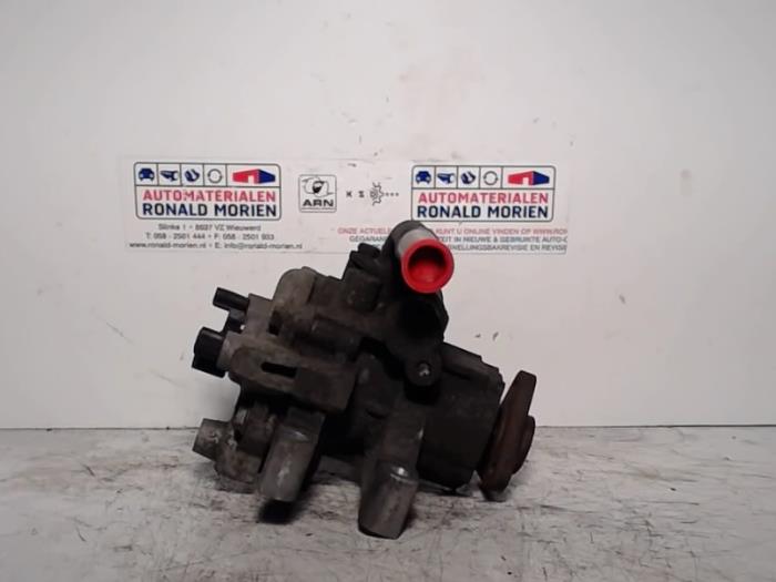 Usagé Pompe de direction Ford Transit 2.2 TDCi 16V Euro 5 Prix € 79,00 Règlement à la marge proposé par Automaterialen Ronald Morien B.V.