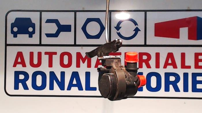 Używane Pompa wodna Audi Q3 Cena € 25,00 Procedura marży oferowane przez Automaterialen Ronald Morien B.V.