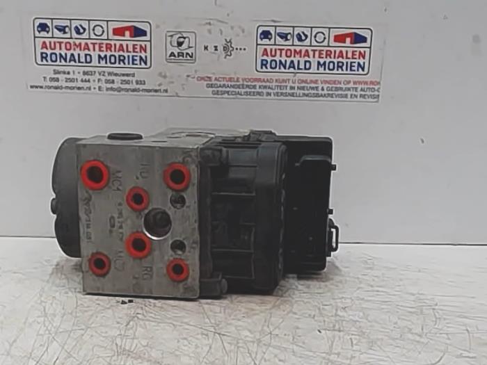 Usagé Pompe ABS Renault Espace (JE) 2.0i 16V Prix € 50,00 Règlement à la marge proposé par Automaterialen Ronald Morien B.V.