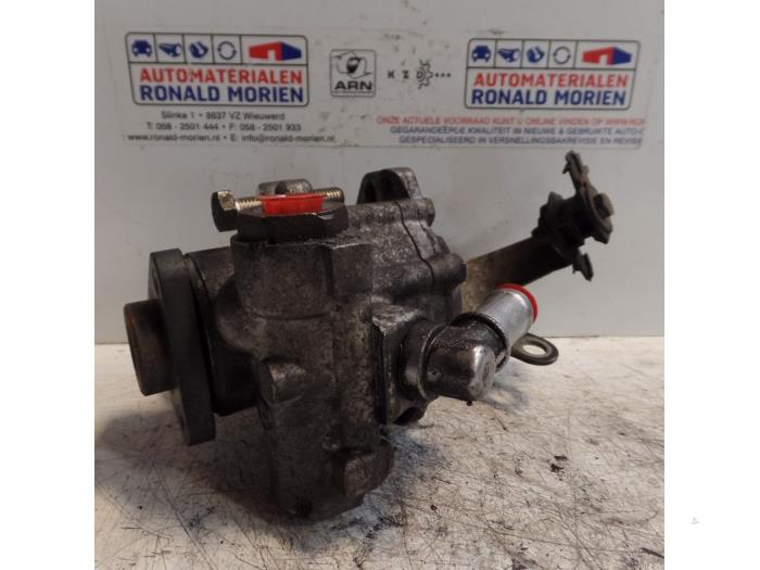 Power steering pump from a BMW Z4 Coupé (E86) 3.2 M 24V 2006