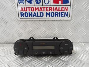 Usagé Panneau de commandes chauffage Ford Mondeo III 2.0 TDCi 130 16V Prix € 29,00 Règlement à la marge proposé par Automaterialen Ronald Morien B.V.