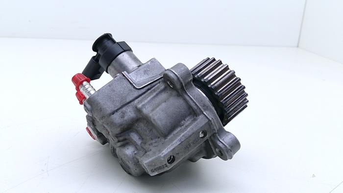 Dieselpumpe van een Volkswagen Golf VII (AUA) 2.0 GTD 16V 2014