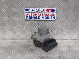 Used ABS pump Renault Clio IV (5R) Price € 125,00 Margin scheme offered by Automaterialen Ronald Morien B.V.