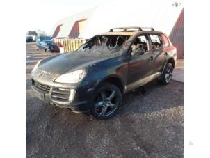 Used Front wing, left Porsche Cayenne (9PA) Price on request offered by Automaterialen Ronald Morien B.V.