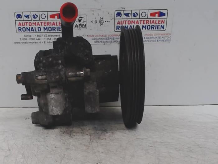 Usagé Pompe de direction Ford Transit 2.2 TDCi 16V Prix € 49,00 Règlement à la marge proposé par Automaterialen Ronald Morien B.V.