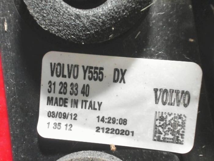 Luz trasera derecha de un Volvo V40 (MV) 1.6 D2 2014