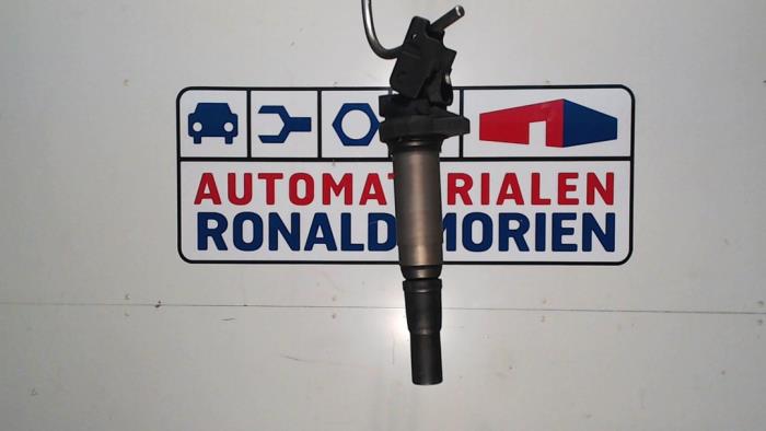 Ignition coil from a BMW 1 serie (E81) 116i 1.6 16V 2008