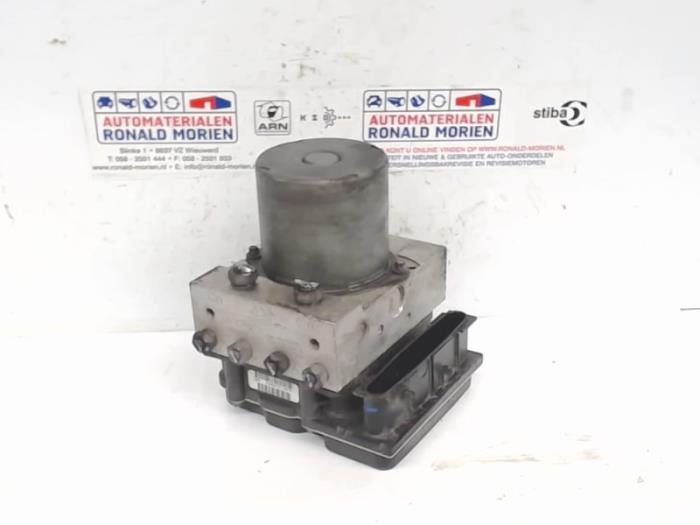 Used ABS pump Ford Transit 2.2 TDCi 16V Price € 150,00 Margin scheme offered by Automaterialen Ronald Morien B.V.