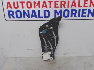 Usagé Mécanique vitre 2portes arrière droite BMW Z4 Roadster (E89) sDrive 30i 3.0 24V Prix € 100,00 Règlement à la marge proposé par Automaterialen Ronald Morien B.V.