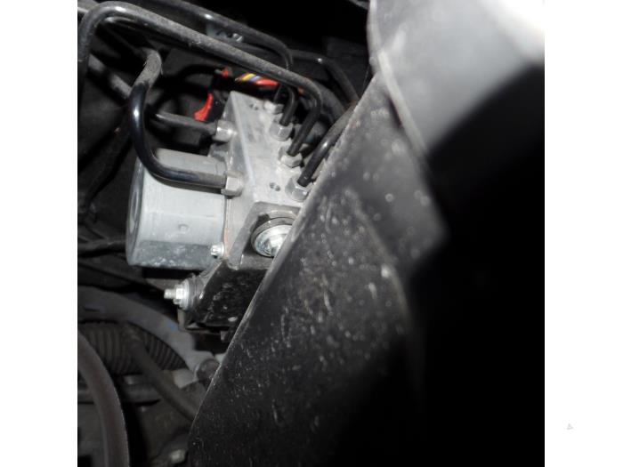 Gebrauchte ABS Pumpe Seat Ibiza IV (6J5) 1.2 TDI Ecomotive Preis € 125,00 Margenregelung angeboten von Automaterialen Ronald Morien B.V.