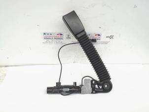 Used Seatbelt tensioner, right BMW 5 serie (E60) 525d 24V Price € 75,00 Margin scheme offered by Automaterialen Ronald Morien B.V.