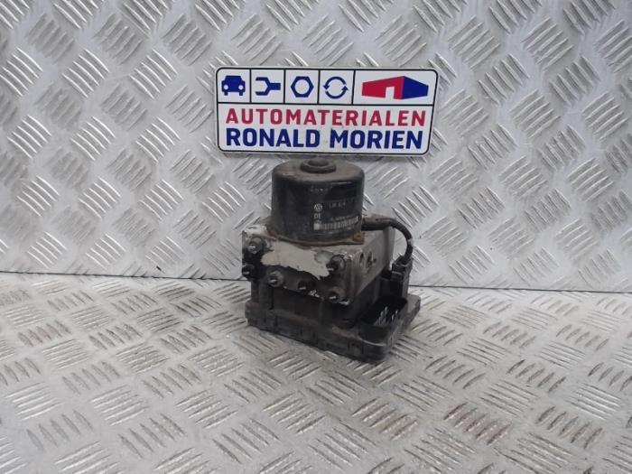 Usagé Bloc ABS Volkswagen Golf IV (1J1) 1.9 TDI 110 Prix € 35,00 Règlement à la marge proposé par Automaterialen Ronald Morien B.V.