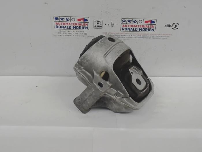Usagé Support moteur Audi A4 Avant (B8) 2.0 TDI 16V Prix € 80,00 Règlement à la marge proposé par Automaterialen Ronald Morien B.V.