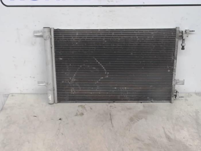 Condenseur de climatisation d'un Toyota Corolla Wagon (E9)  2014